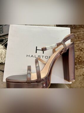 H by Halston Sardinia Iridescent Metallic Pewter Strappy Block Heels, NEW, 9